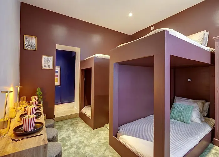 Sacre Coeur, Netflix & Chill By Ecoflats
